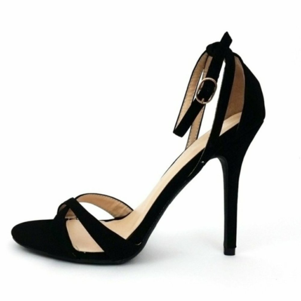 Wild Diva Lounge Black Strappy women’s Heels 7.5